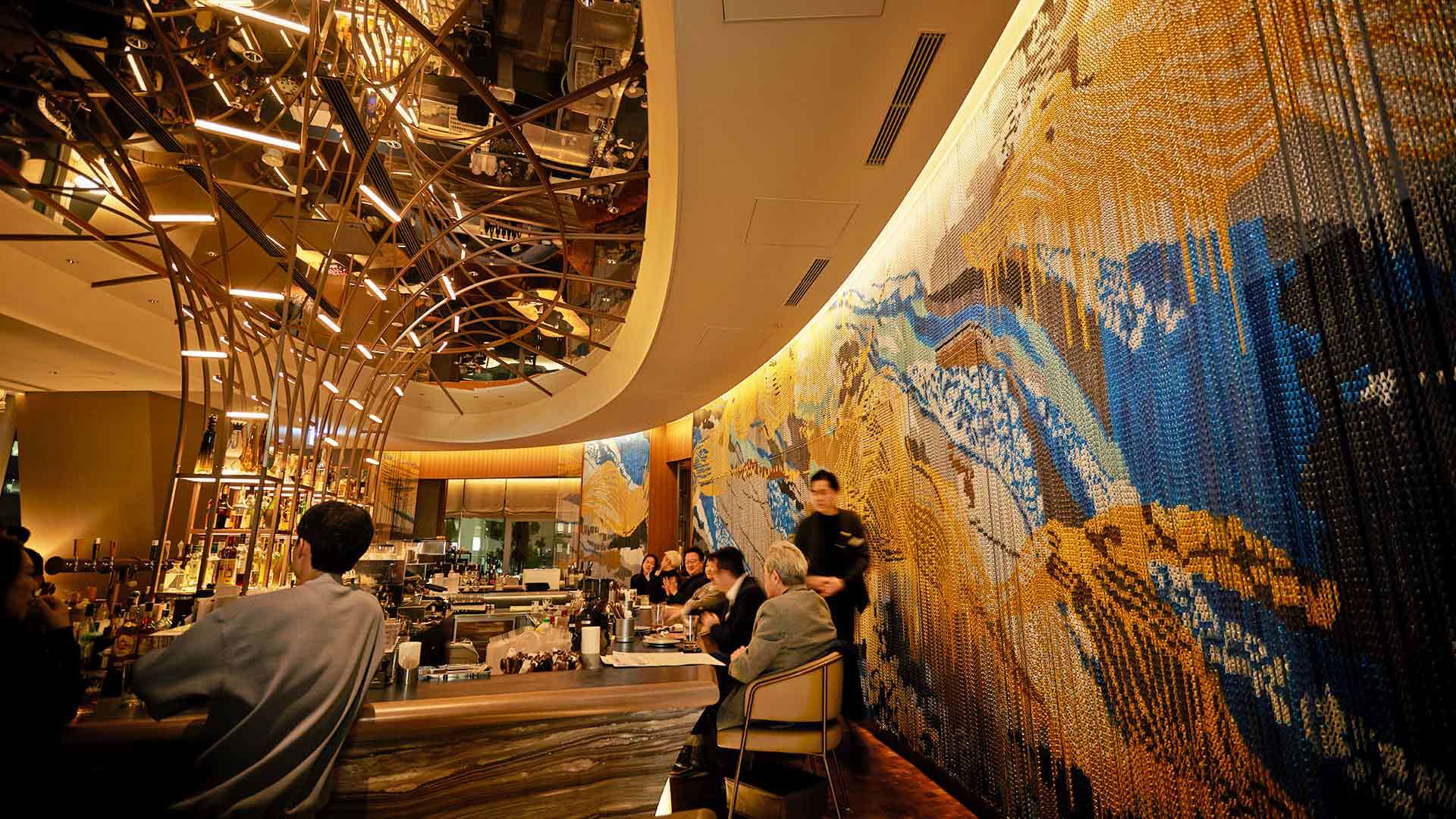 『THE GRILL TORANOMON』：店内（バーエリア）