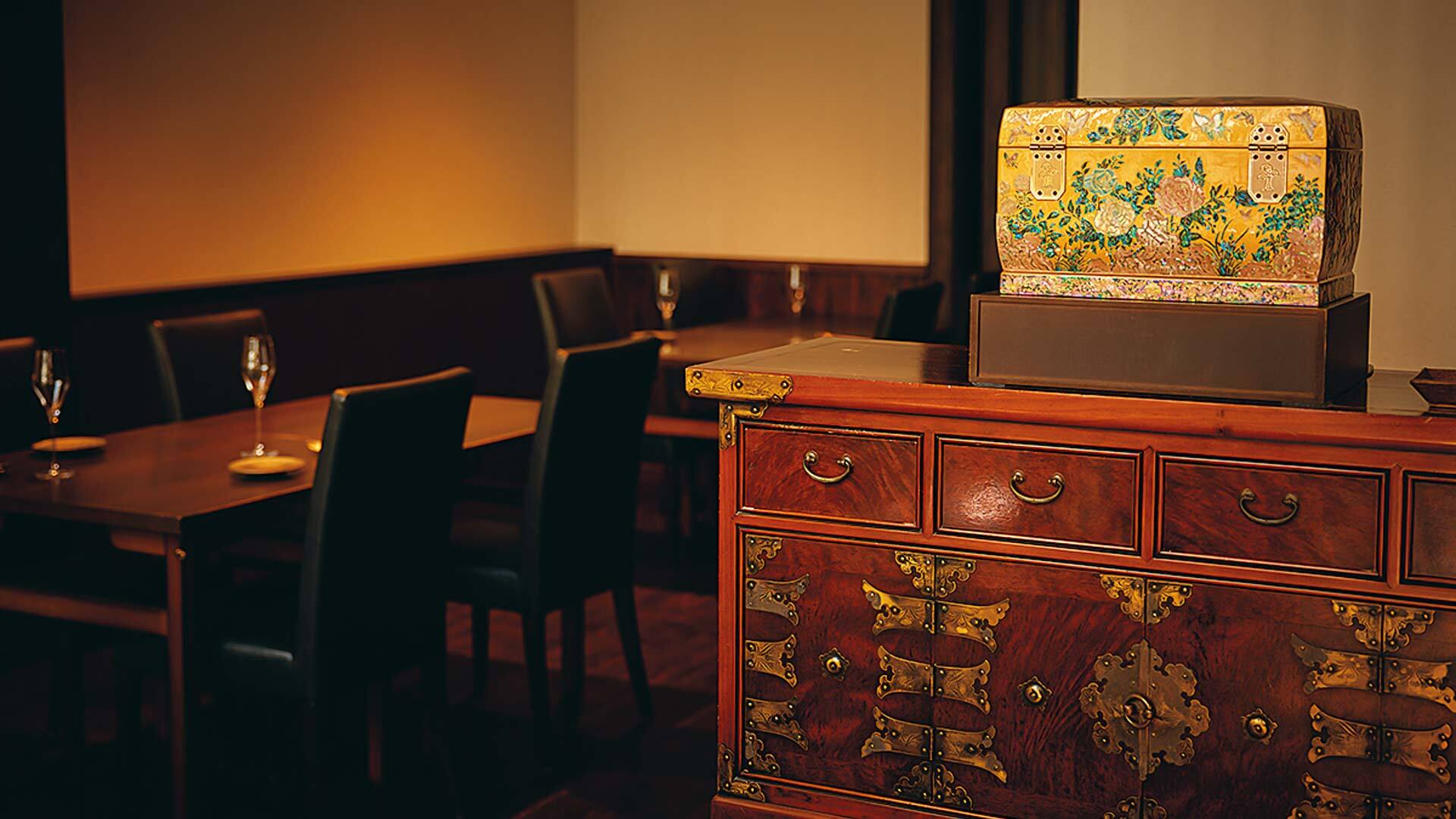 『HASUO』：店内