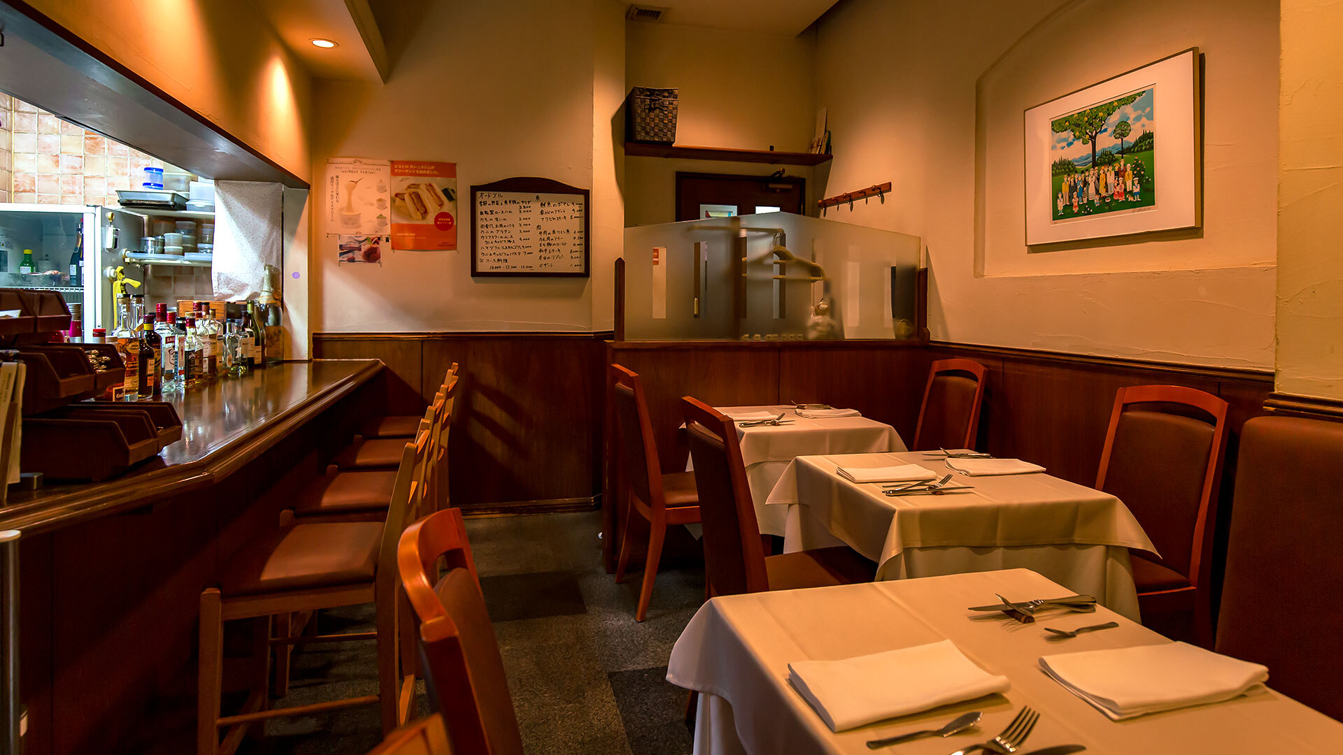 『ビストロカシュカシュ』：店内