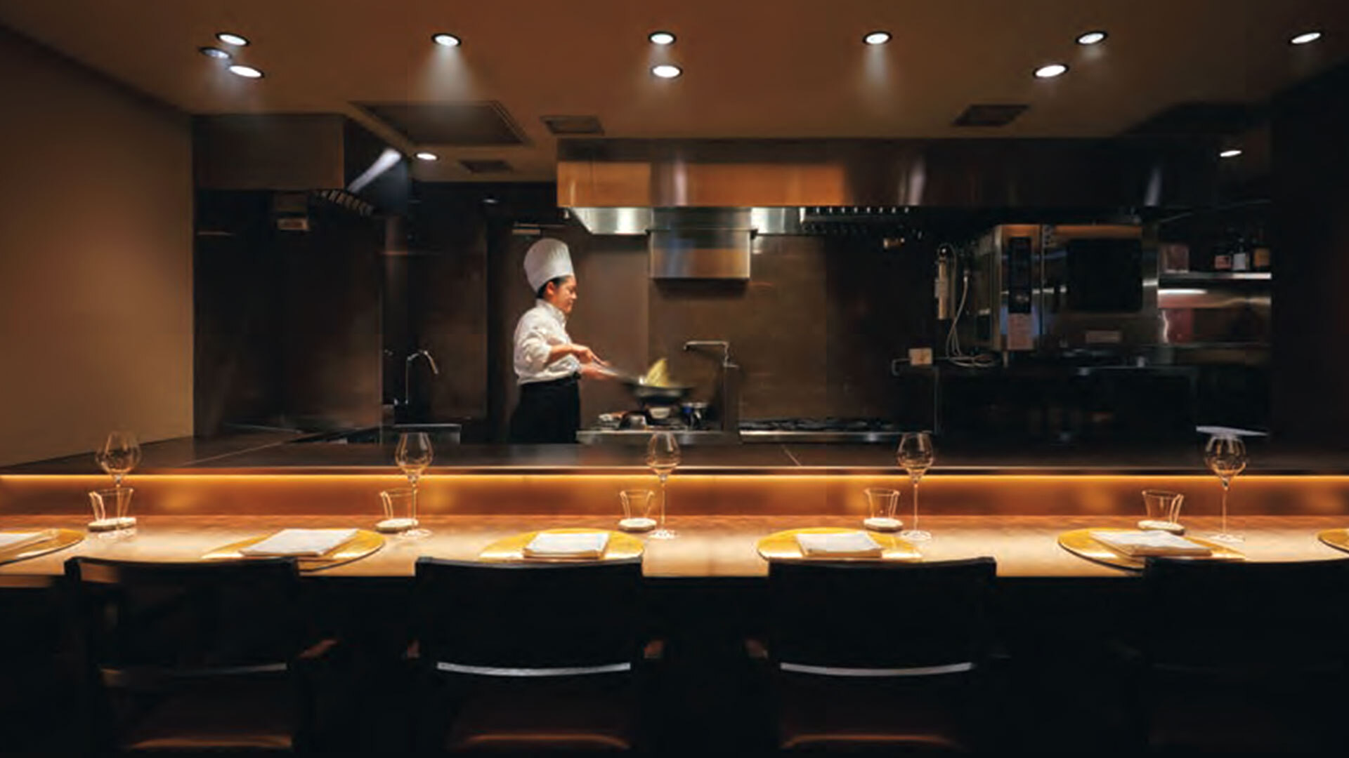 『La Shisen（ラ・シセン）』：店内のカウンター席