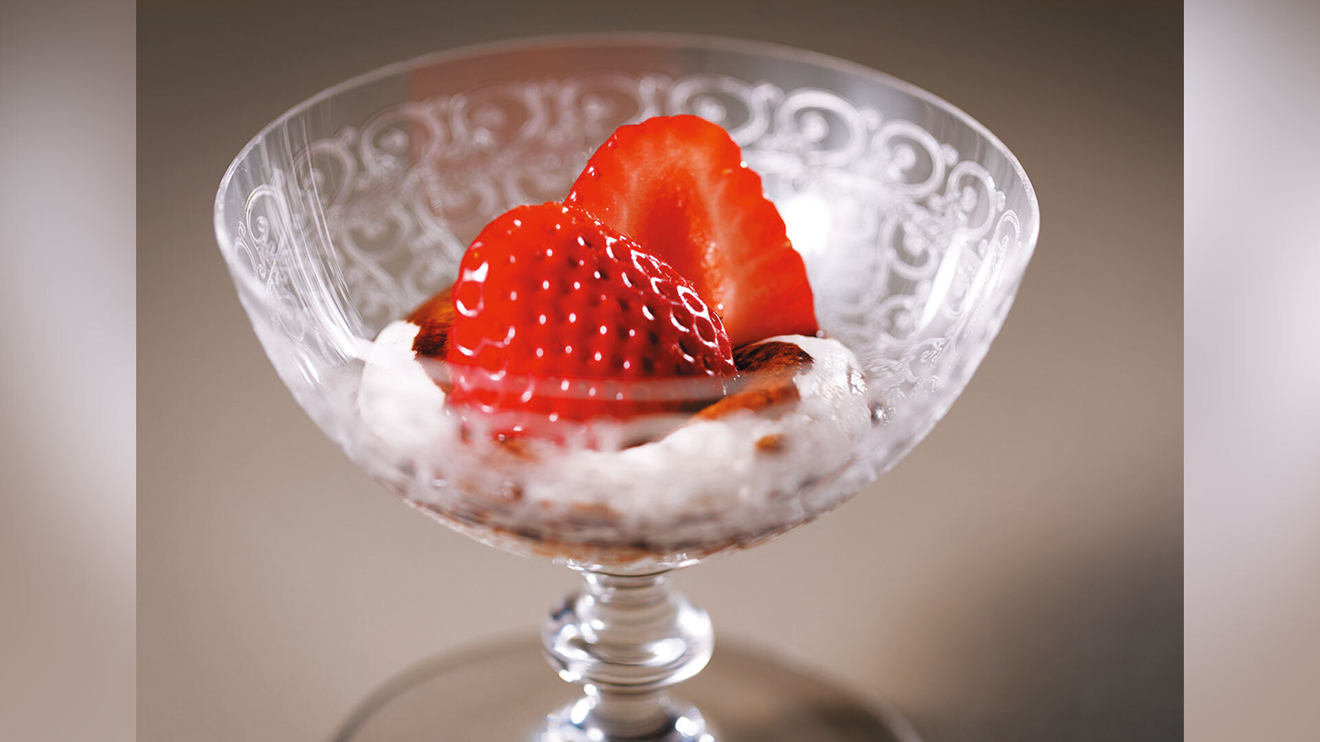 『arbreims（アルブランス）』：「季節のフルーツ あまおうのパブロヴァ」