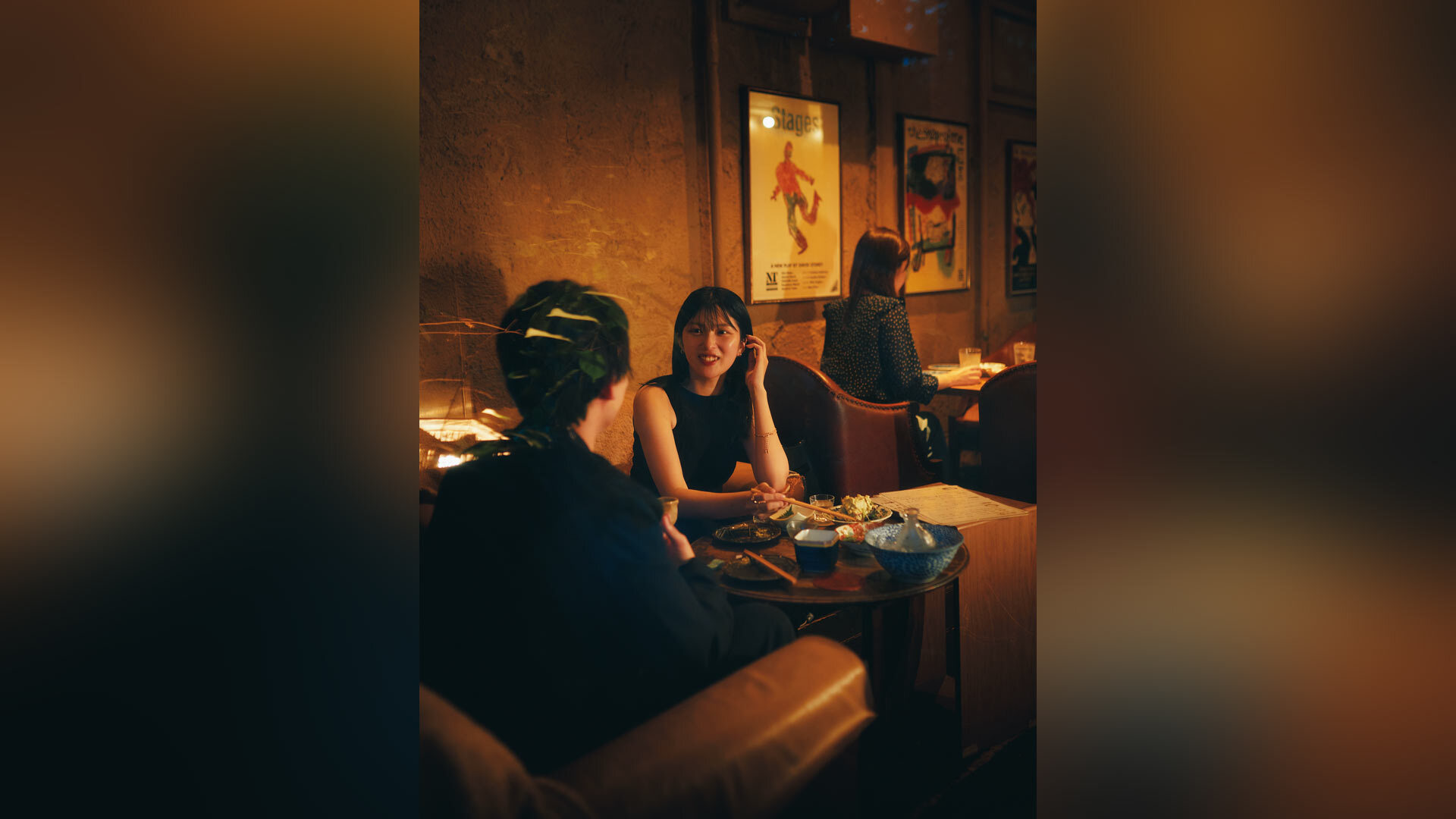 『居間』：店内