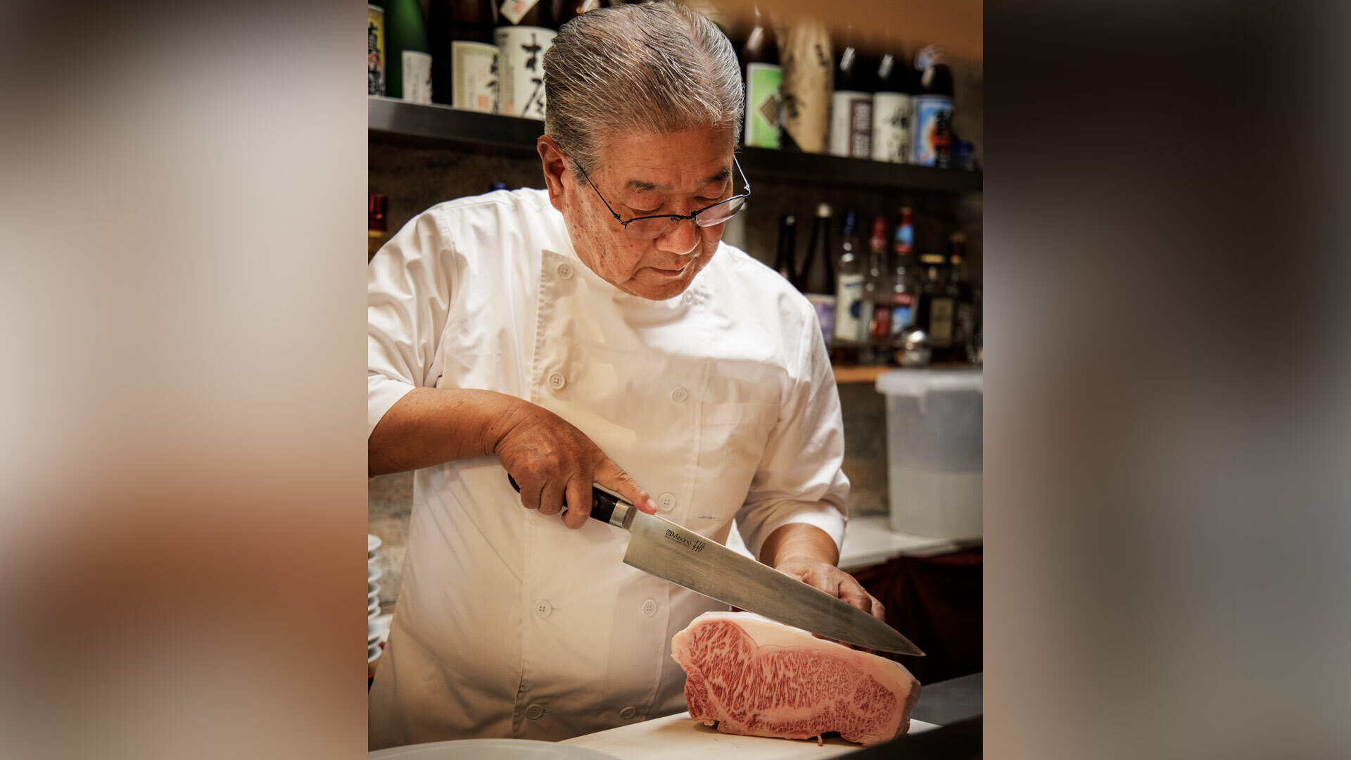 『つる屋』：店主の石山永徳さん