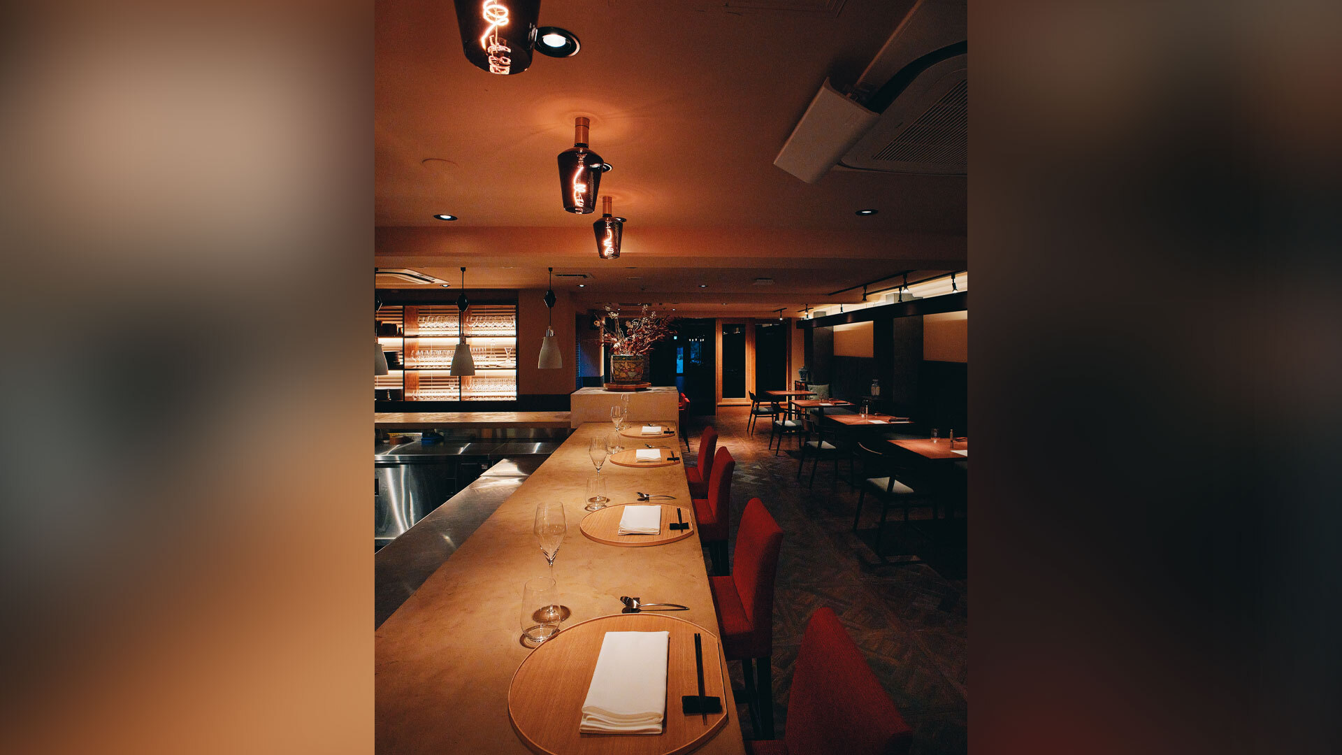 『茶龍』：カウンター席