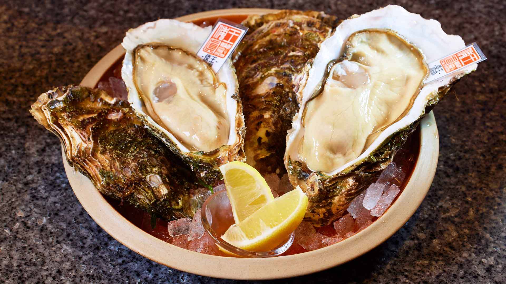 『TOKYO Oyster PUB akasaka』：生牡蠣の一例