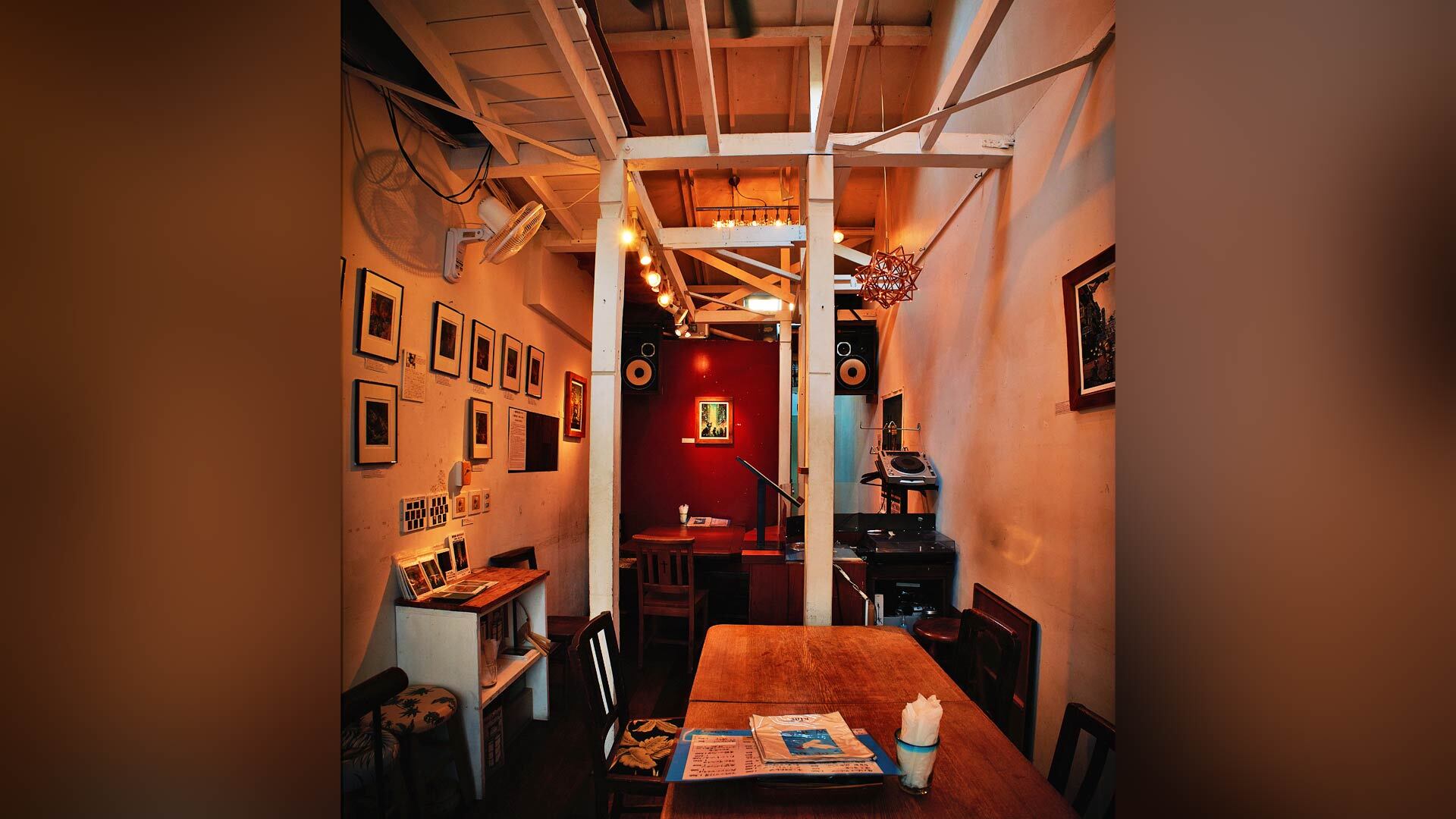 『BAR 希望』：店内（2階）