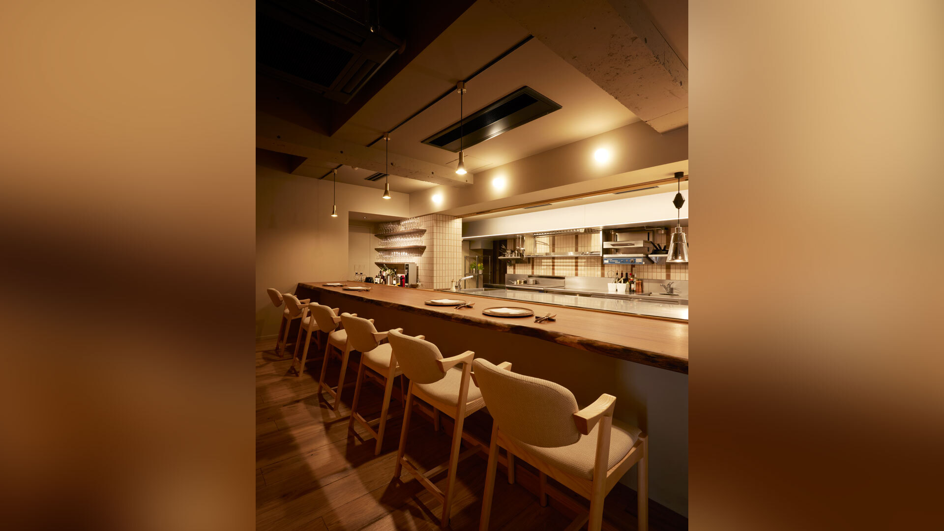 『ORIGINe』：店内