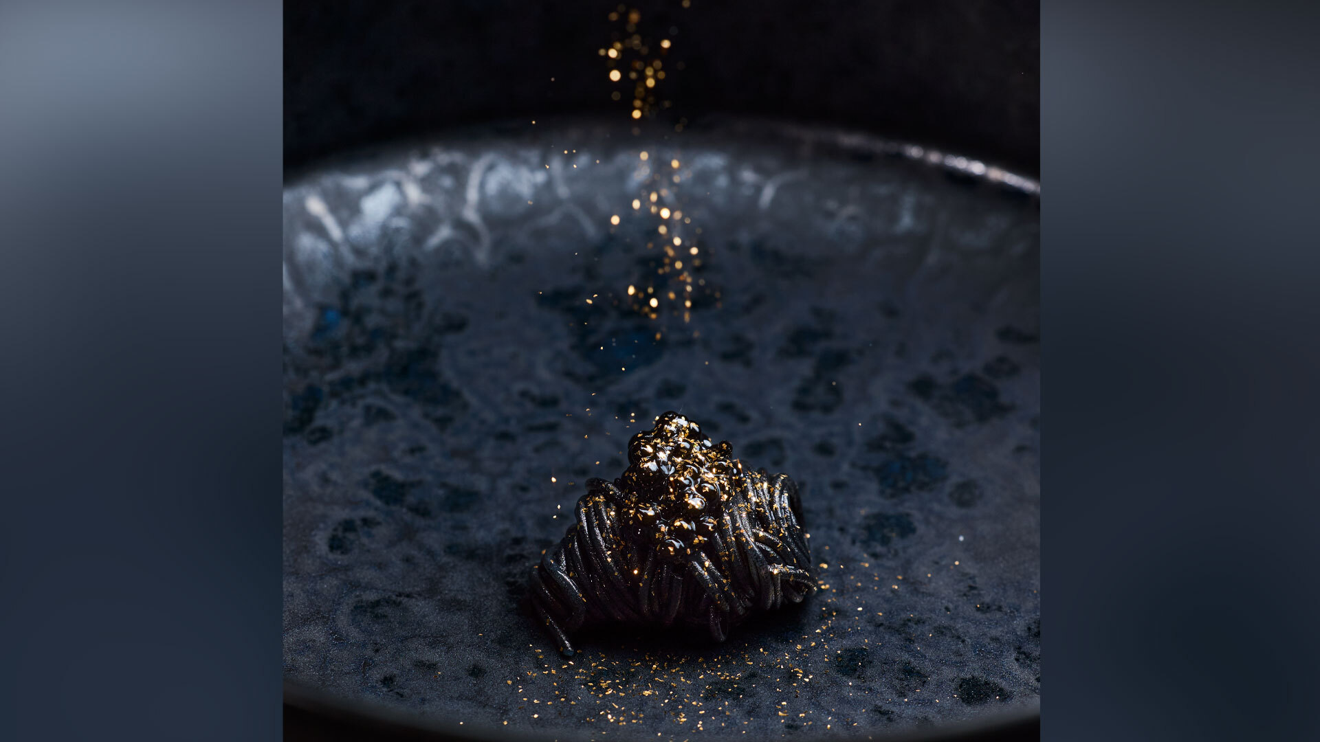 『Amber Trip』：コース料理より「漆黒」