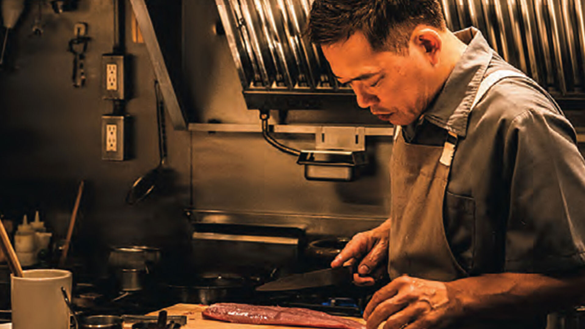 『せろ』：オーストラリアのレストランなどで10年働いた後に帰国。麻布十番の和食店でも腕を振るった店主の伊藤さん。ひと皿ひと皿に丁寧な仕事が光る