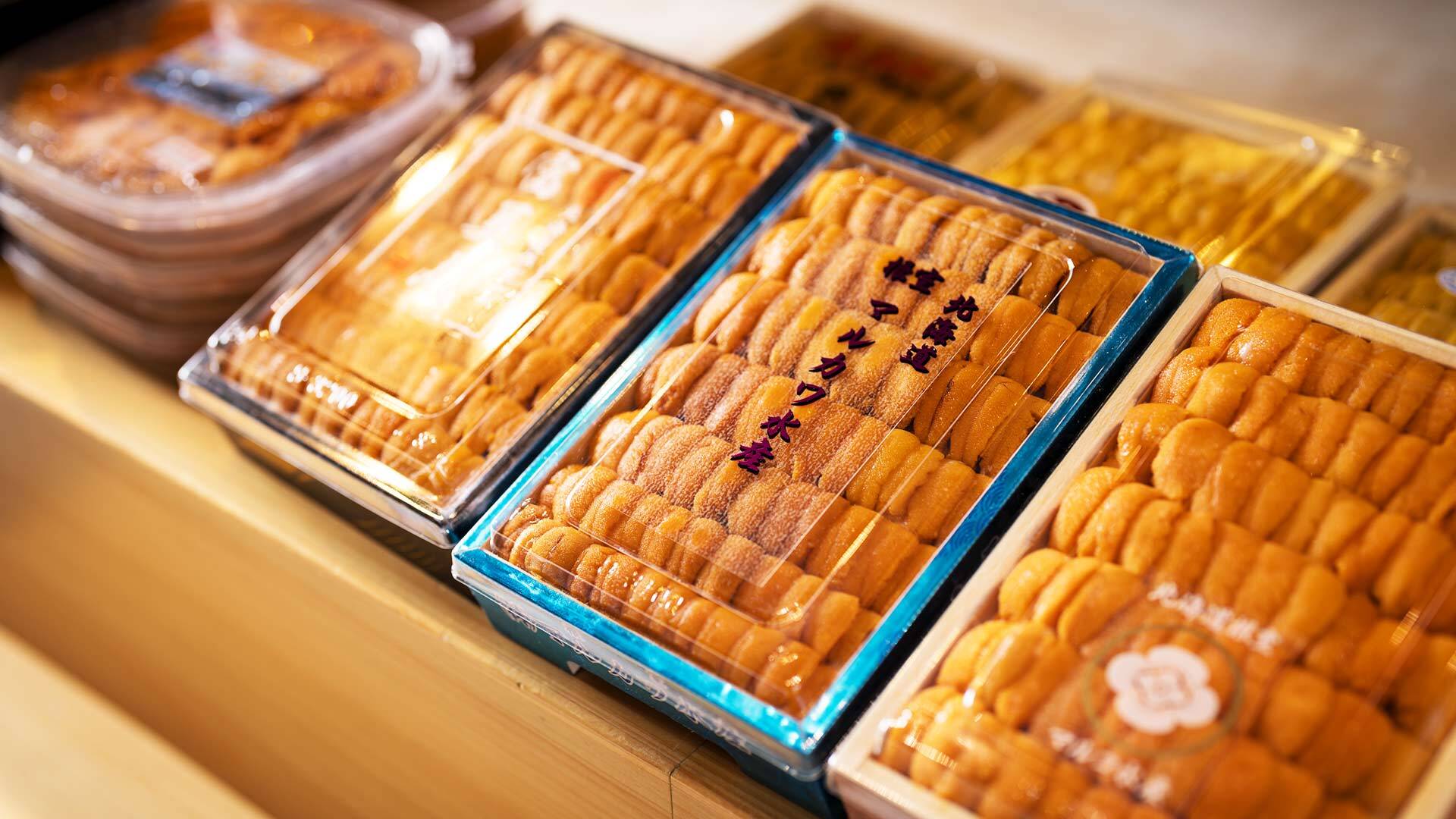 『鮨 青海』：「うにの9種食べ比べ」の一例