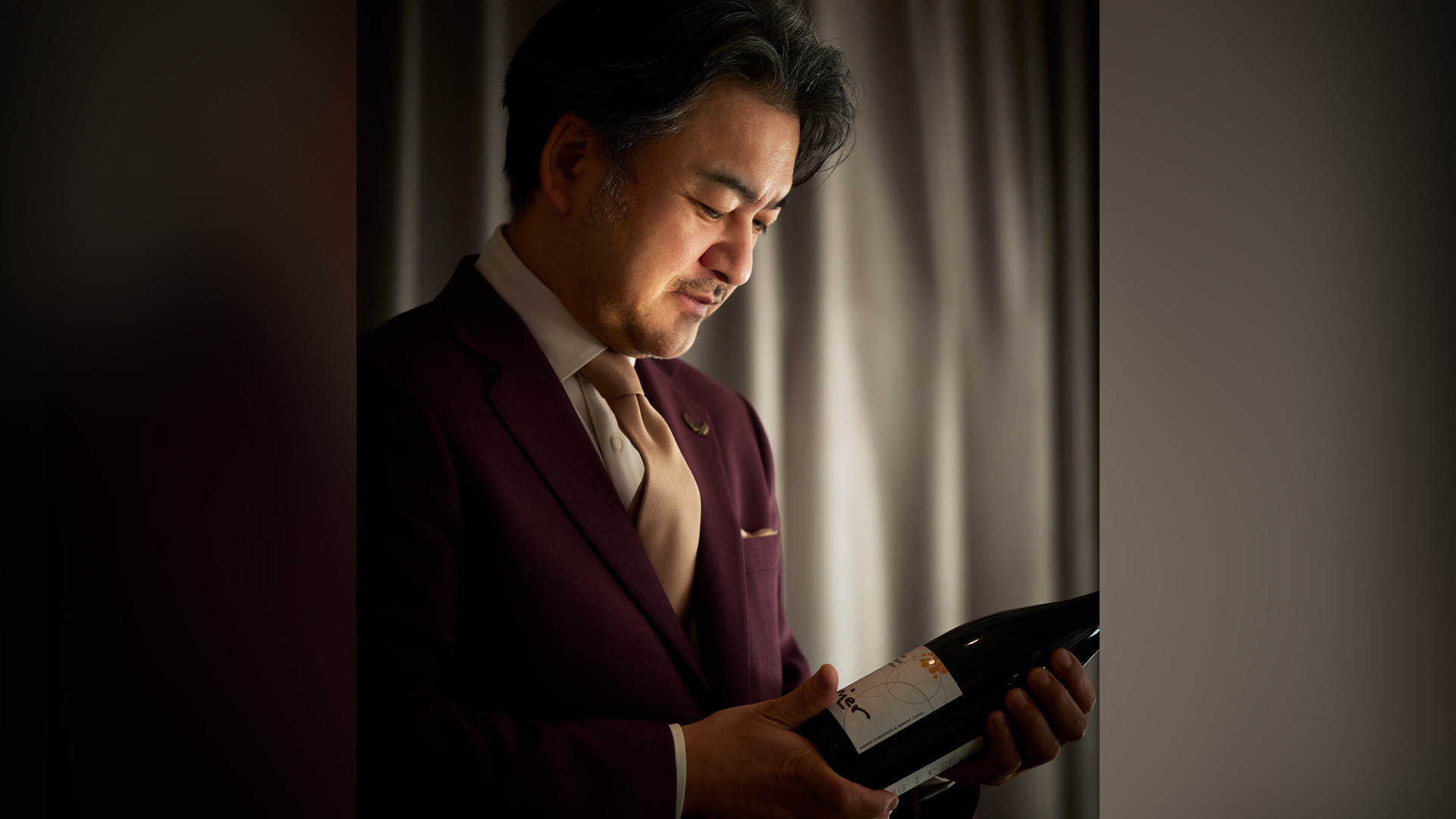 『エスキス』：支配人兼ソムリエの若林英司さん