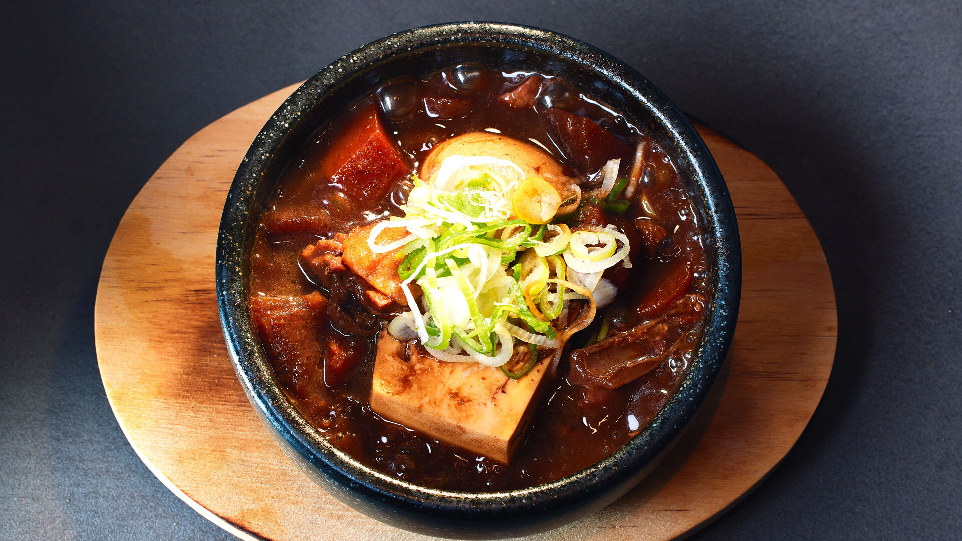 『芝浦とりまち』：「とりまち名物 鶏の煮込み」￥1,580