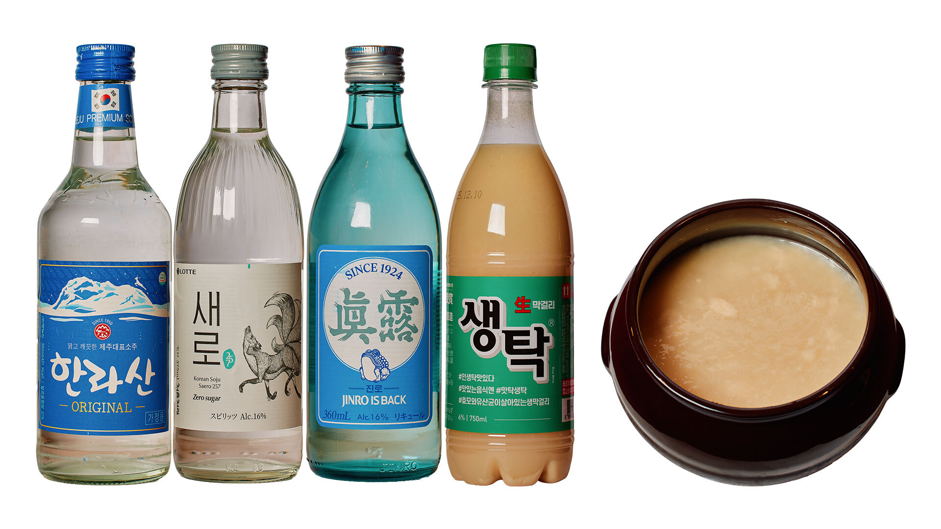 『ホルモン船 ホールちゃん』：ボトル左から「ハンラサン」￥1,200、「チョウムチョロム セロ」￥1,200、「ジンロ イズ バック」￥1,800、「マッコリ センタック」￥2,400