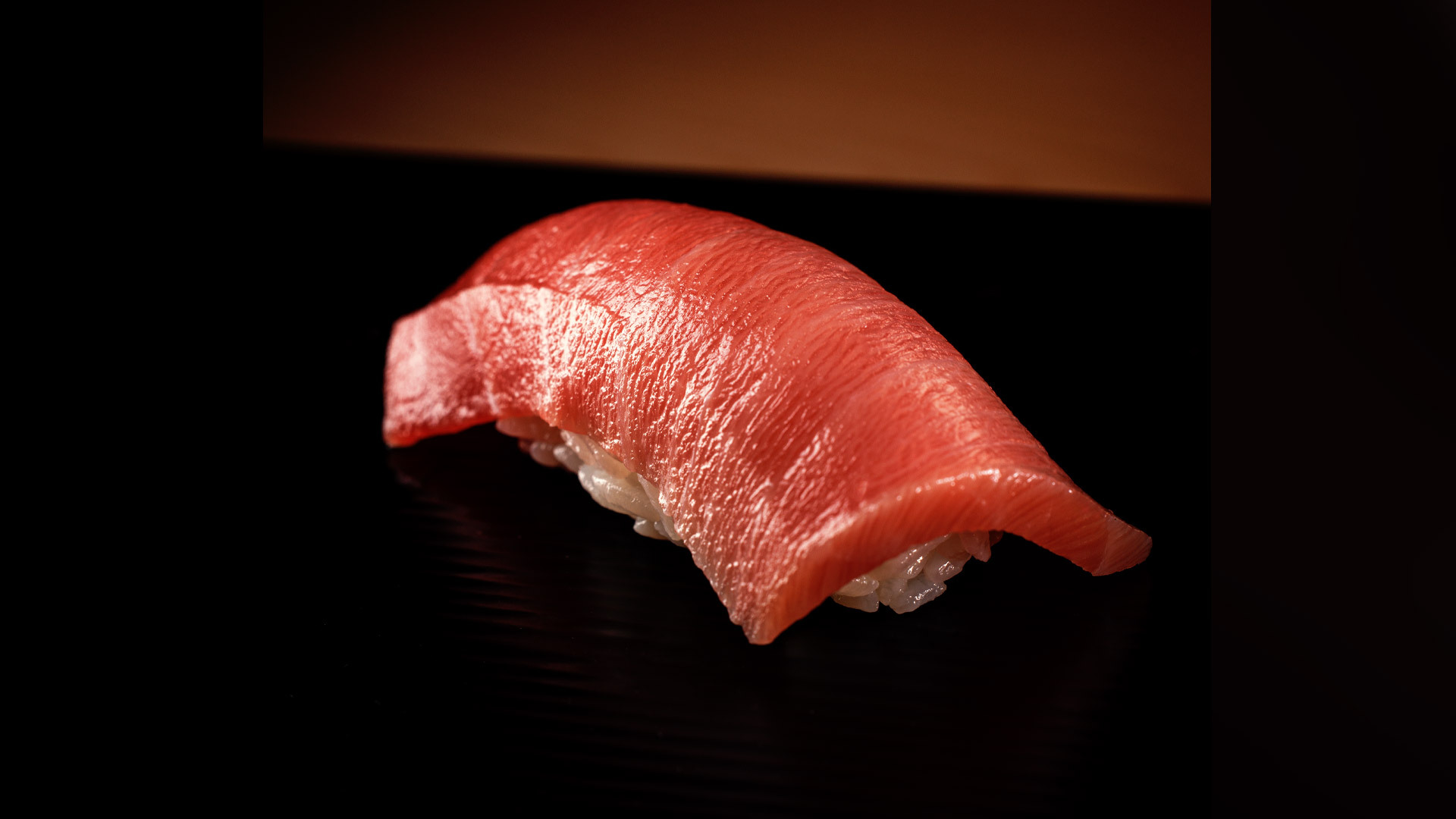 『海と野』：おまかせコース￥38,500より「中トロ」の握り