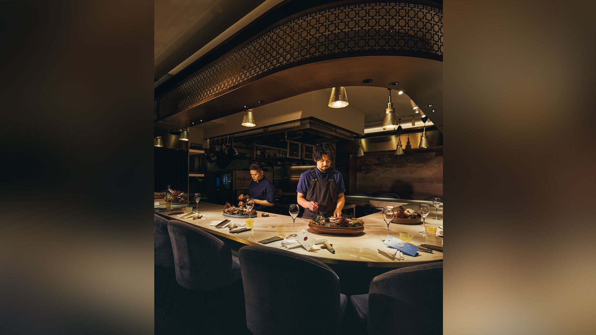 『amphis（アンフィス）』：店内